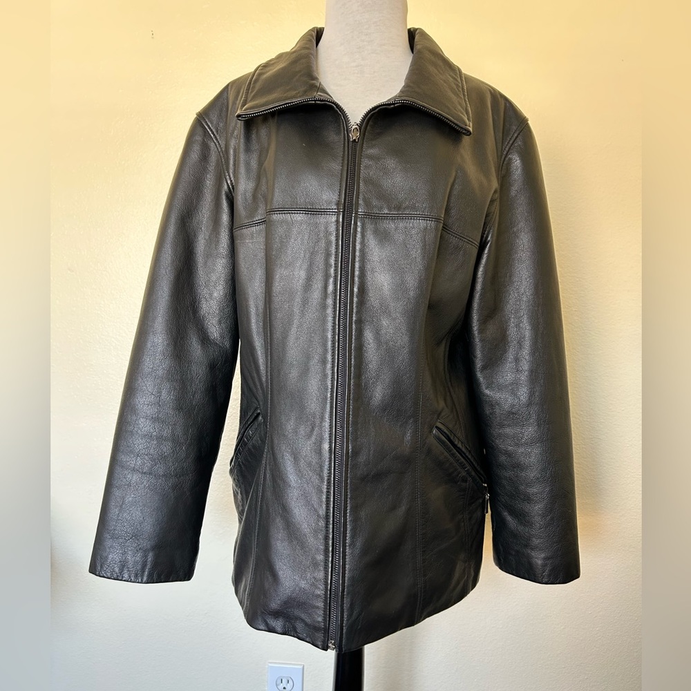 Preowned  W New York by Winlit leather women jacket L 
Front zipper